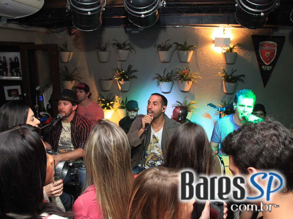 Inimigos da HP se apresentou no Blá Bar no domingo Inimigos da HP se apresentou no Blá Bar no domingo