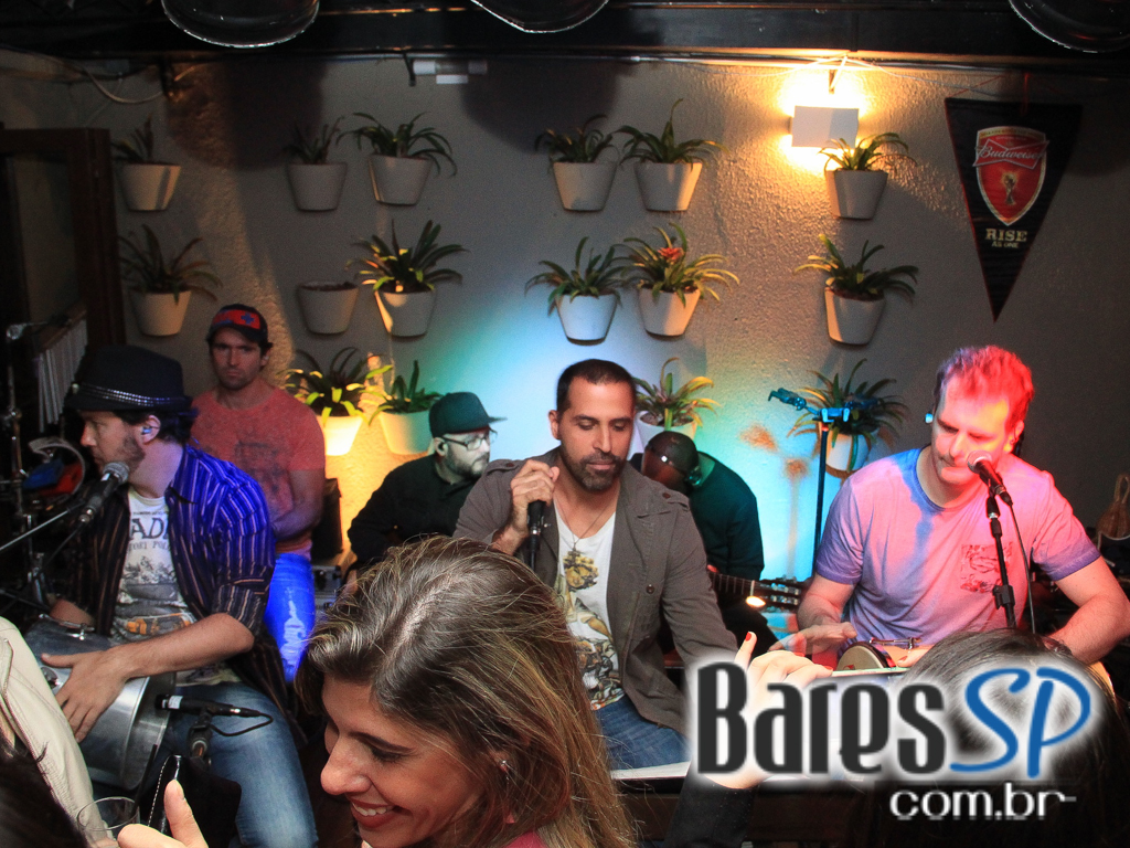 Inimigos da HP se apresentou no Blá Bar no domingo Inimigos da HP se apresentou no Blá Bar no domingo