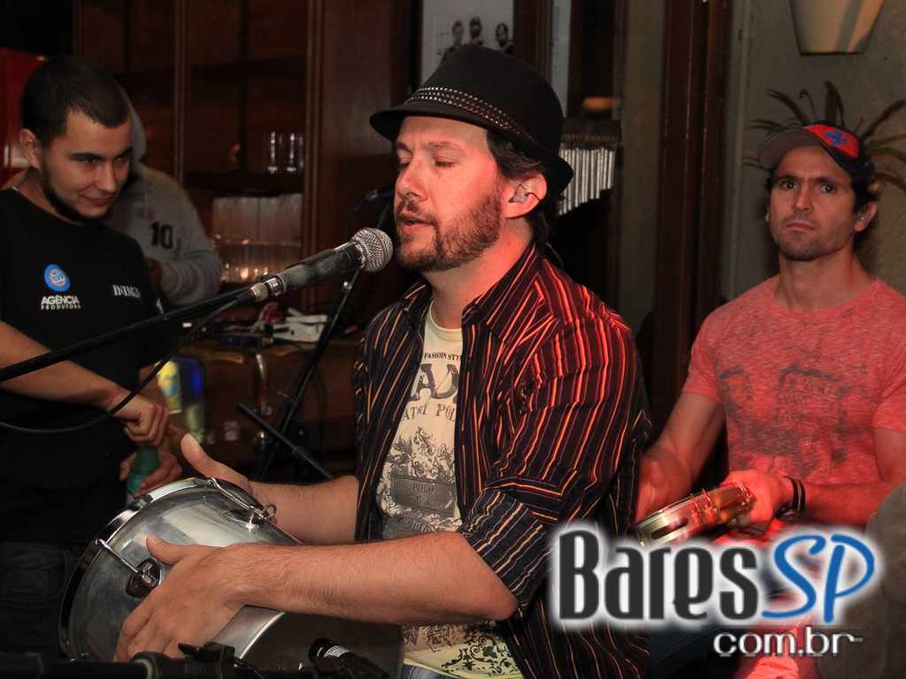 Inimigos da HP se apresentou no Blá Bar no domingo Inimigos da HP se apresentou no Blá Bar no domingo