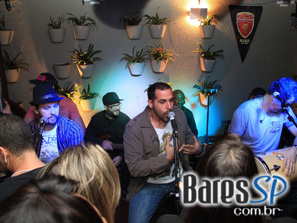 Inimigos da HP se apresentou no Blá Bar no domingo Inimigos da HP se apresentou no Blá Bar no domingo