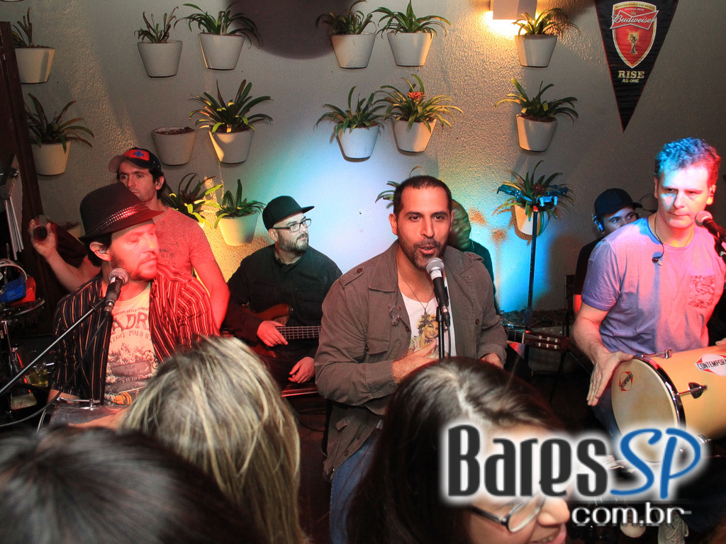 Inimigos da HP se apresentou no Blá Bar no domingo Inimigos da HP se apresentou no Blá Bar no domingo