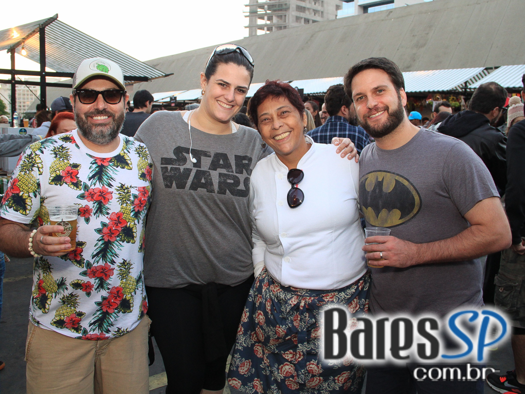 Feira O Mercado aconteceu no domingo com homenagem especial Feira O Mercado aconteceu no domingo com homenagem especial