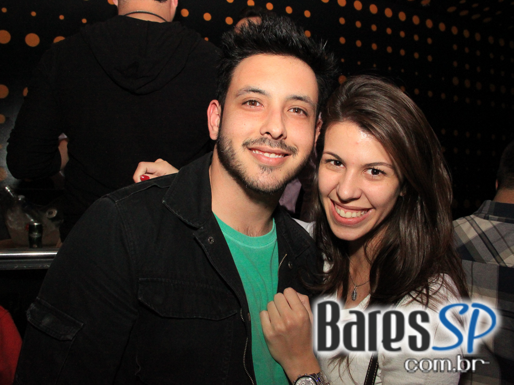 Apresentação da banda Aliados no palco do Na Mata Café Apresentação da banda Aliados no palco do Na Mata Café