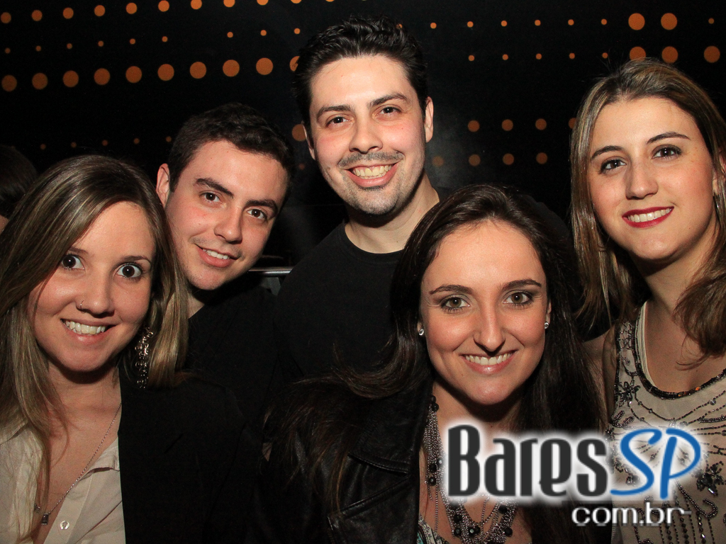 Apresentação da banda Aliados no palco do Na Mata Café Apresentação da banda Aliados no palco do Na Mata Café