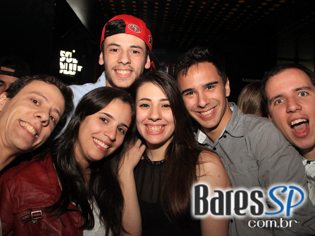 Apresentação da banda Aliados no palco do Na Mata Café Apresentação da banda Aliados no palco do Na Mata Café