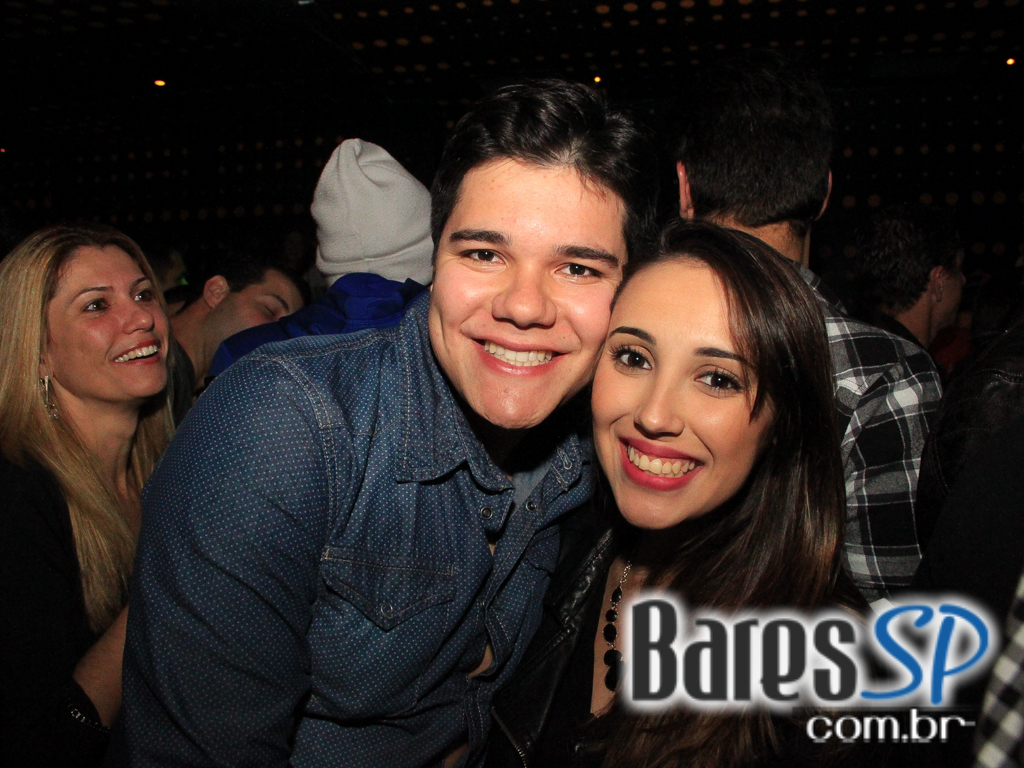 Apresentação da banda Aliados no palco do Na Mata Café Apresentação da banda Aliados no palco do Na Mata Café