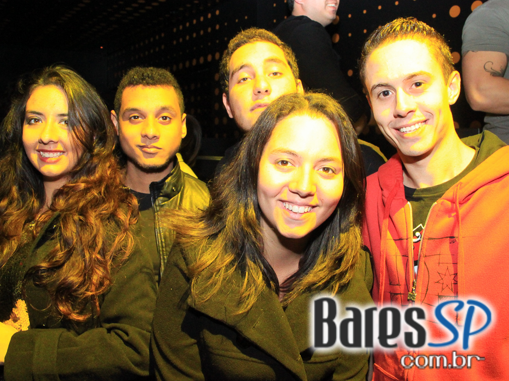 Apresentação da banda Aliados no palco do Na Mata Café Apresentação da banda Aliados no palco do Na Mata Café