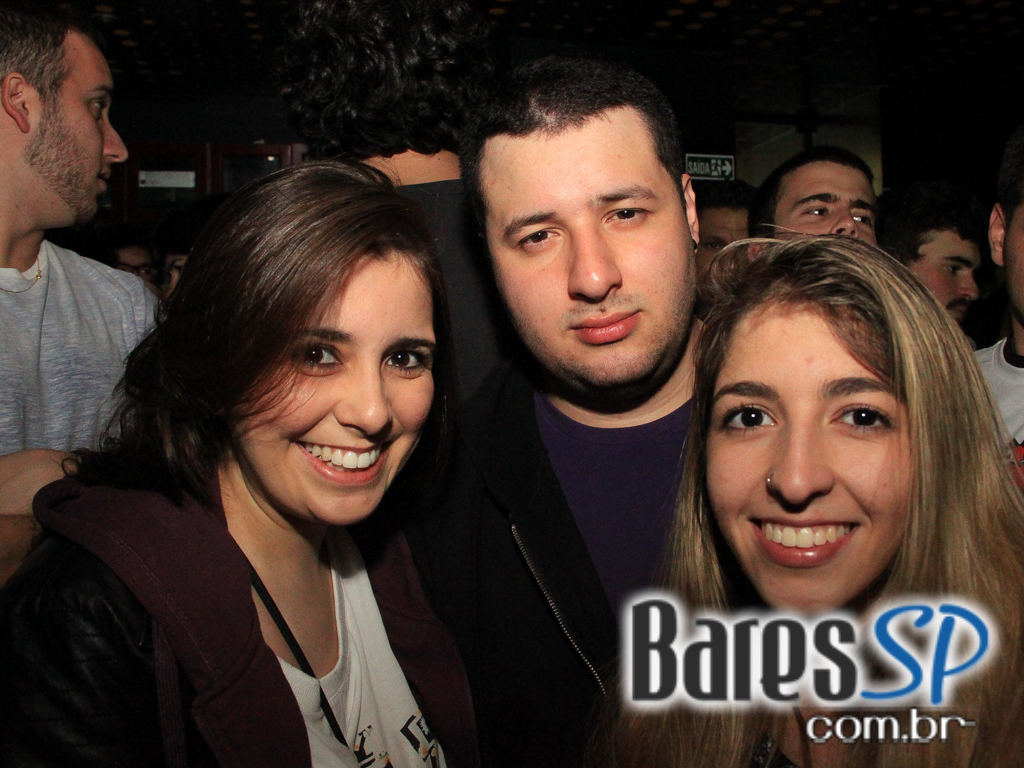 Apresentação da banda Aliados no palco do Na Mata Café Apresentação da banda Aliados no palco do Na Mata Café