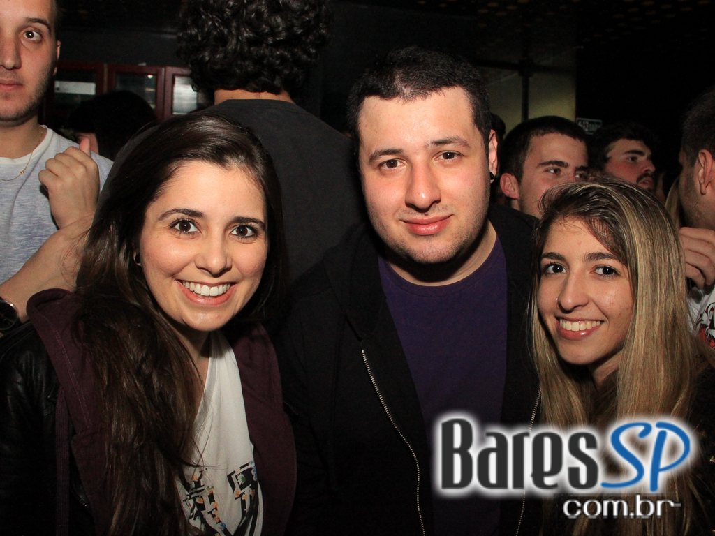 Apresentação da banda Aliados no palco do Na Mata Café Apresentação da banda Aliados no palco do Na Mata Café