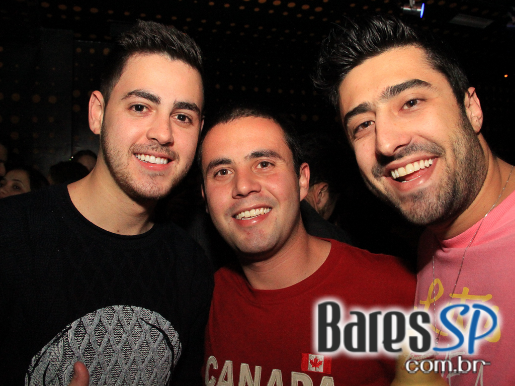 Apresentação da banda Aliados no palco do Na Mata Café Apresentação da banda Aliados no palco do Na Mata Café