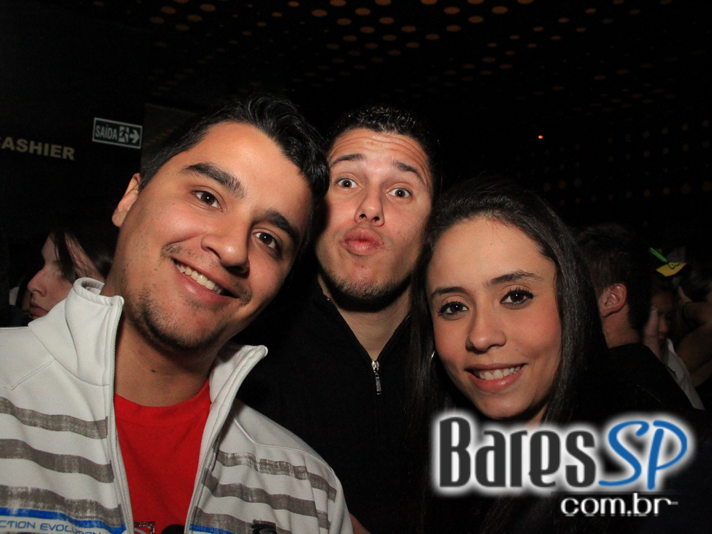 Apresentação da banda Aliados no palco do Na Mata Café Apresentação da banda Aliados no palco do Na Mata Café