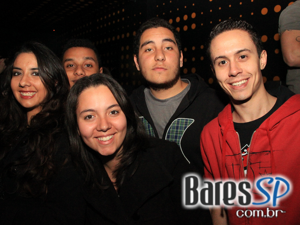 Apresentação da banda Aliados no palco do Na Mata Café Apresentação da banda Aliados no palco do Na Mata Café