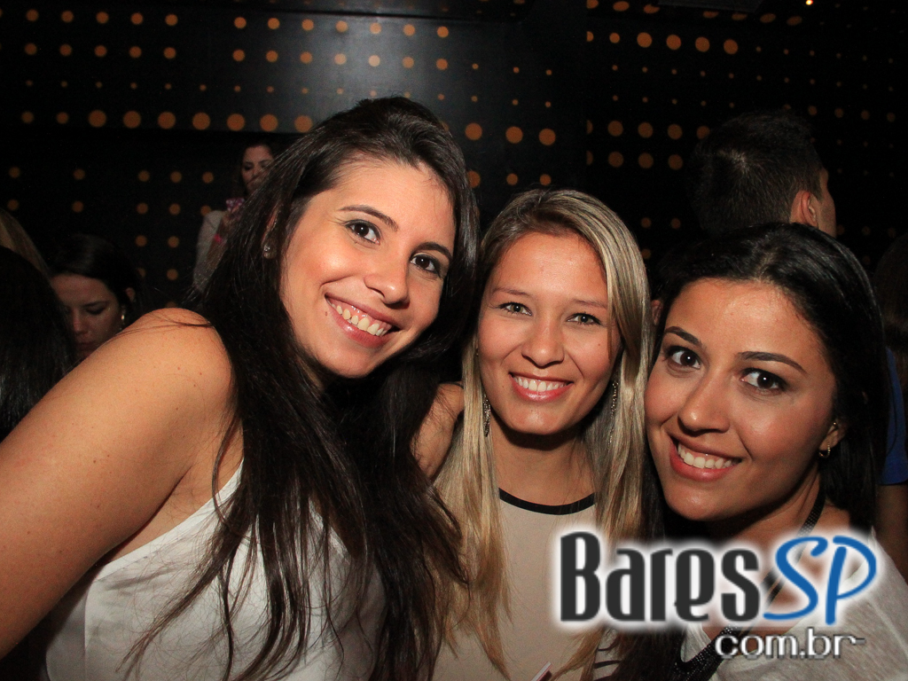 Apresentação da banda Aliados no palco do Na Mata Café Apresentação da banda Aliados no palco do Na Mata Café