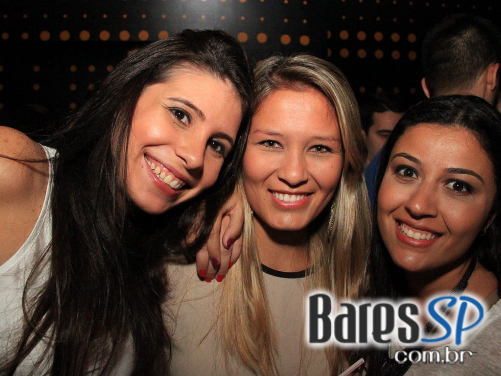 Apresentação da banda Aliados no palco do Na Mata Café Apresentação da banda Aliados no palco do Na Mata Café