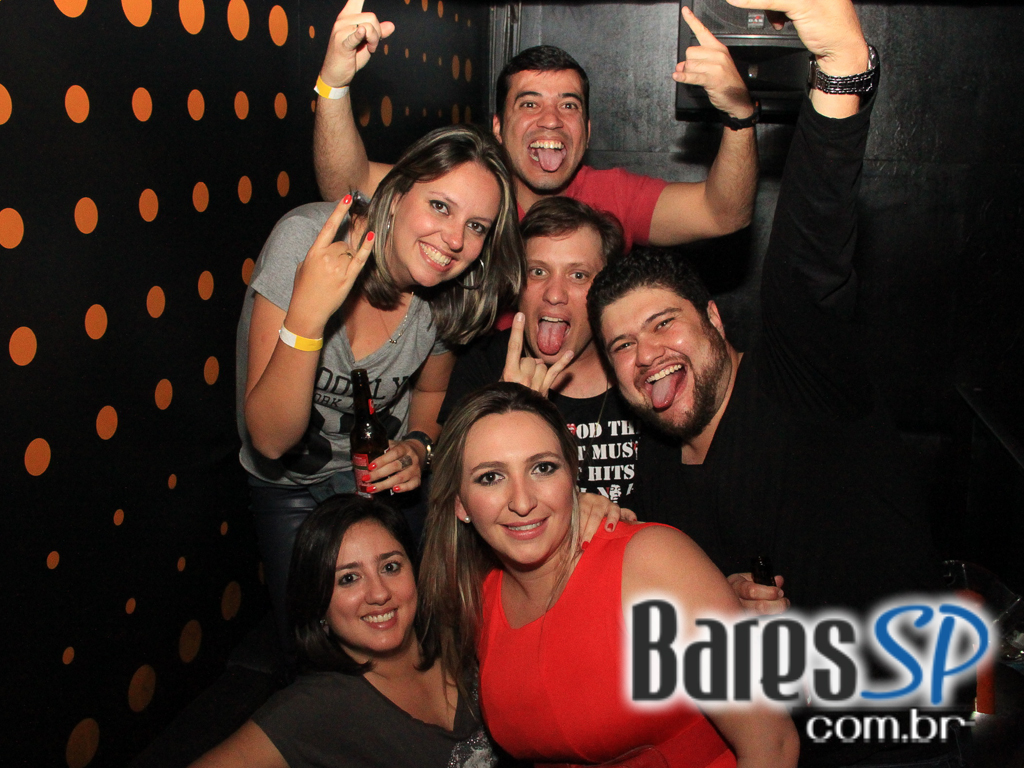 Apresentação da banda Aliados no palco do Na Mata Café Apresentação da banda Aliados no palco do Na Mata Café