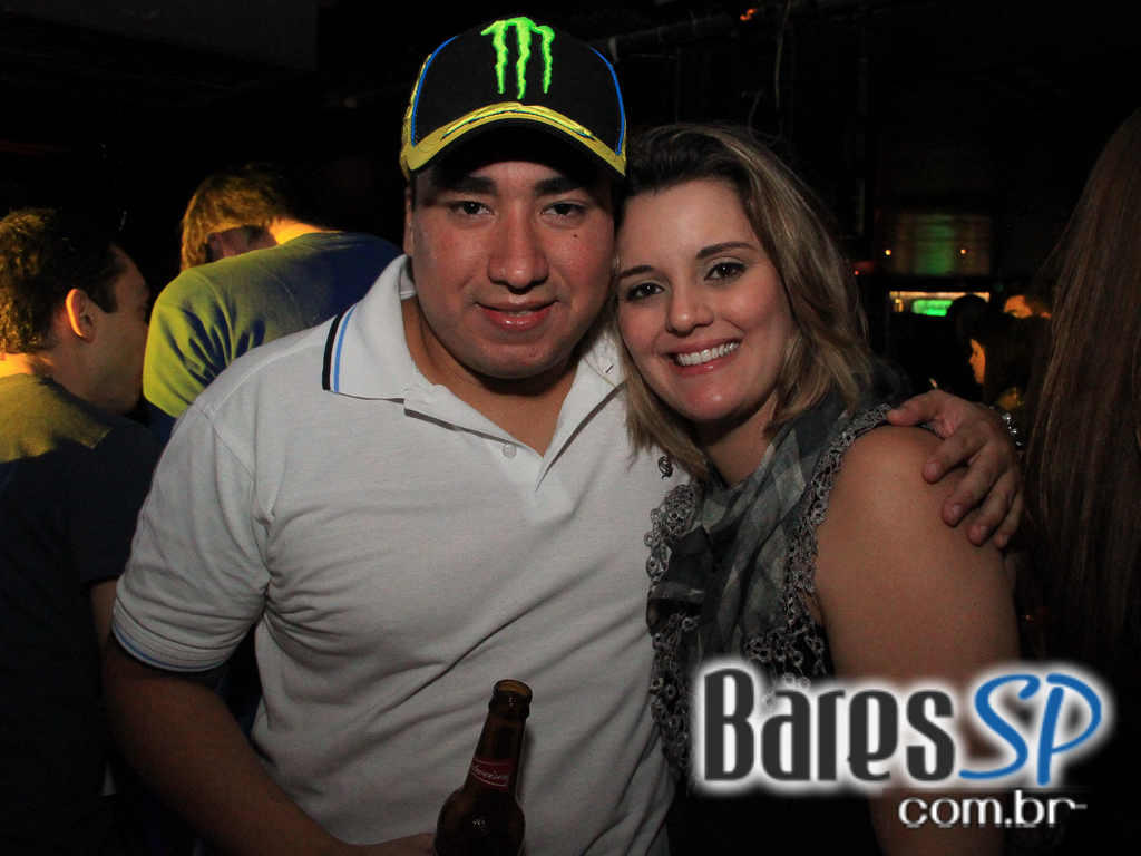 Apresentação da banda Aliados no palco do Na Mata Café Apresentação da banda Aliados no palco do Na Mata Café