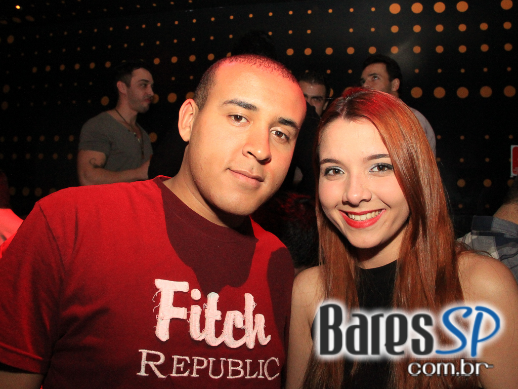 Apresentação da banda Aliados no palco do Na Mata Café Apresentação da banda Aliados no palco do Na Mata Café