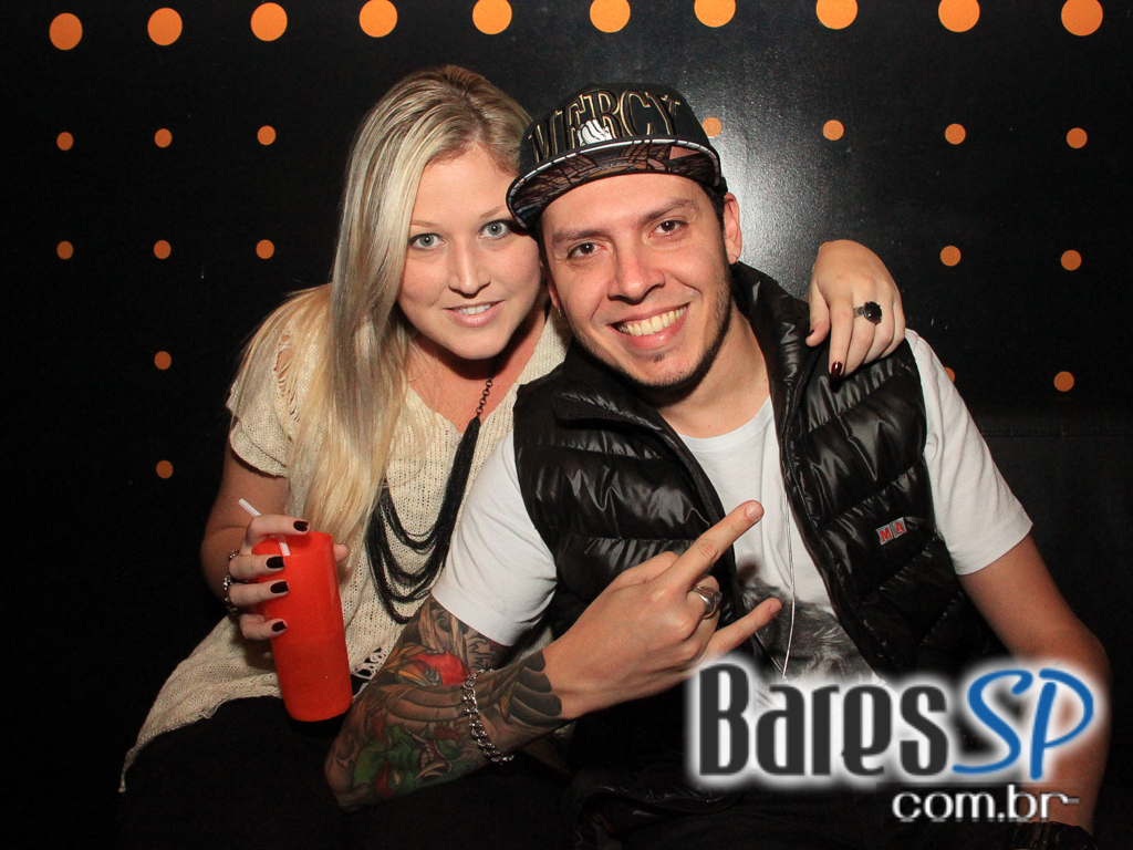 Apresentação da banda Aliados no palco do Na Mata Café Apresentação da banda Aliados no palco do Na Mata Café