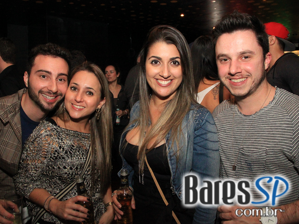 Apresentação da banda Aliados no palco do Na Mata Café Apresentação da banda Aliados no palco do Na Mata Café