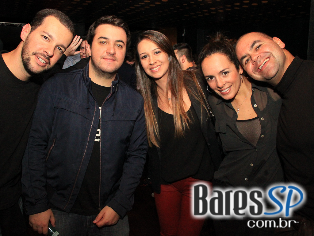 Apresentação da banda Aliados no palco do Na Mata Café Apresentação da banda Aliados no palco do Na Mata Café