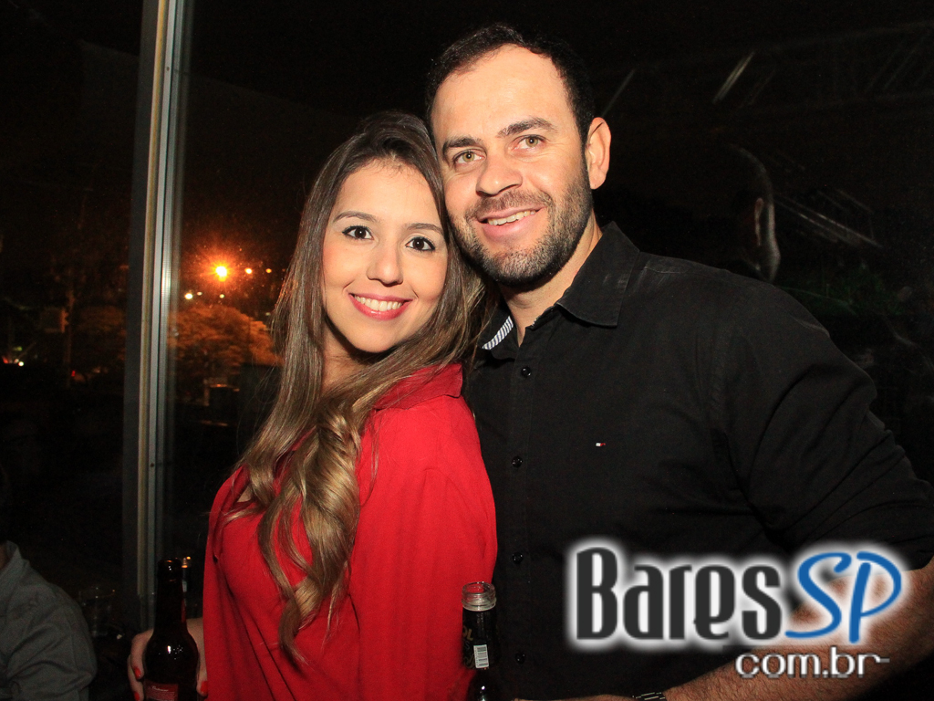 Apresentação da banda Aliados no palco do Na Mata Café Apresentação da banda Aliados no palco do Na Mata Café