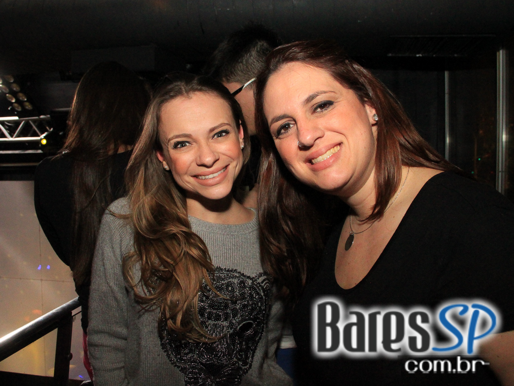 Apresentação da banda Aliados no palco do Na Mata Café Apresentação da banda Aliados no palco do Na Mata Café