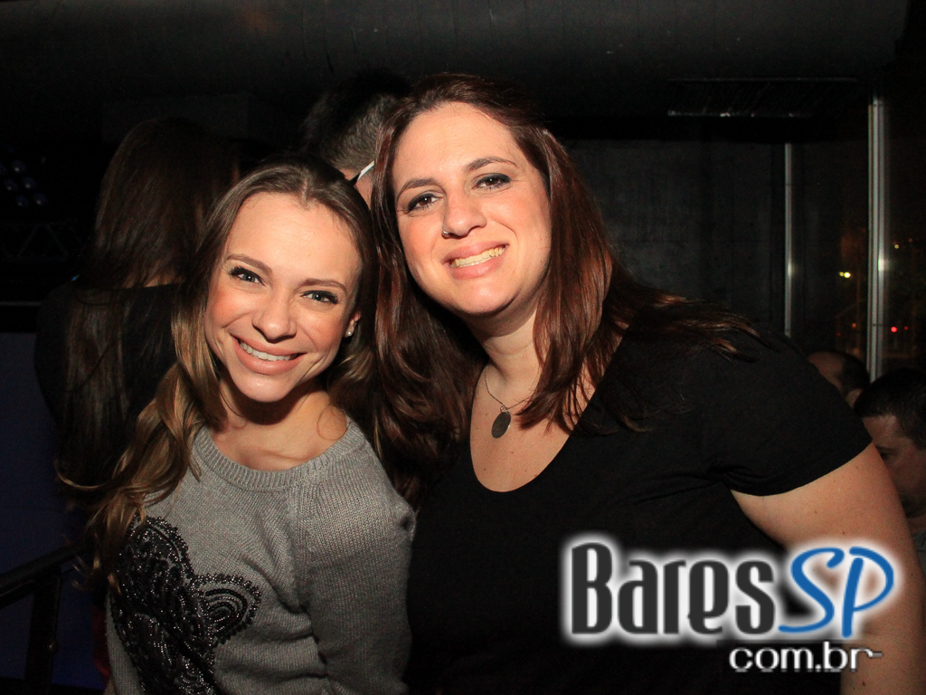 Apresentação da banda Aliados no palco do Na Mata Café Apresentação da banda Aliados no palco do Na Mata Café