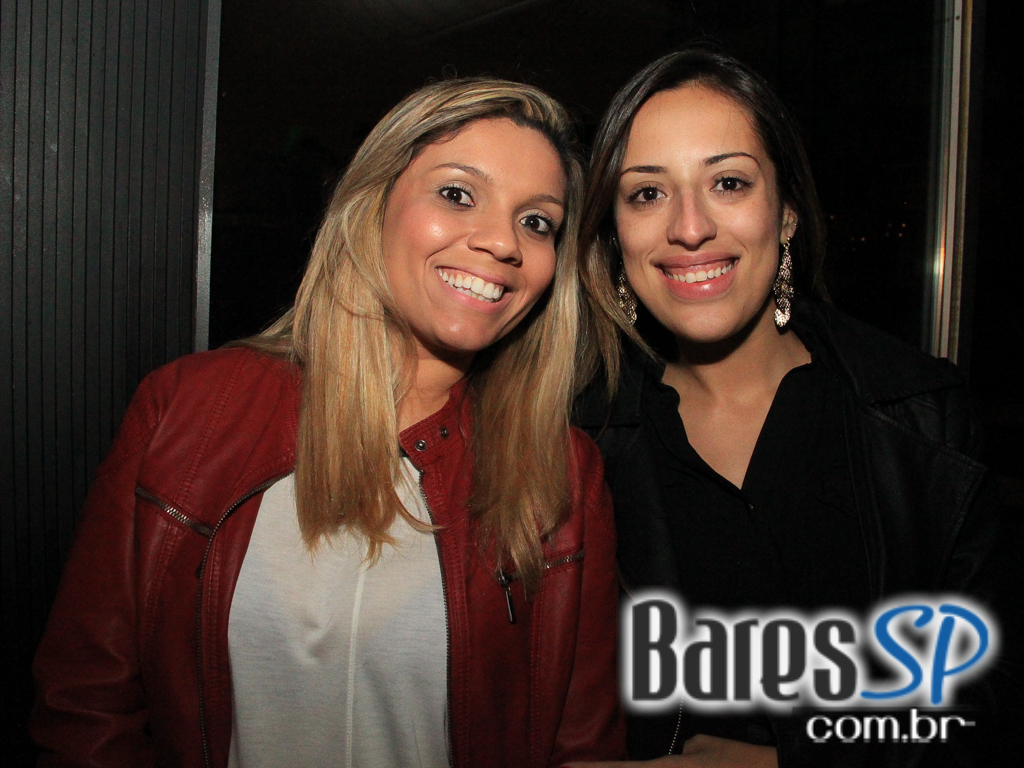 Apresentação da banda Aliados no palco do Na Mata Café Apresentação da banda Aliados no palco do Na Mata Café