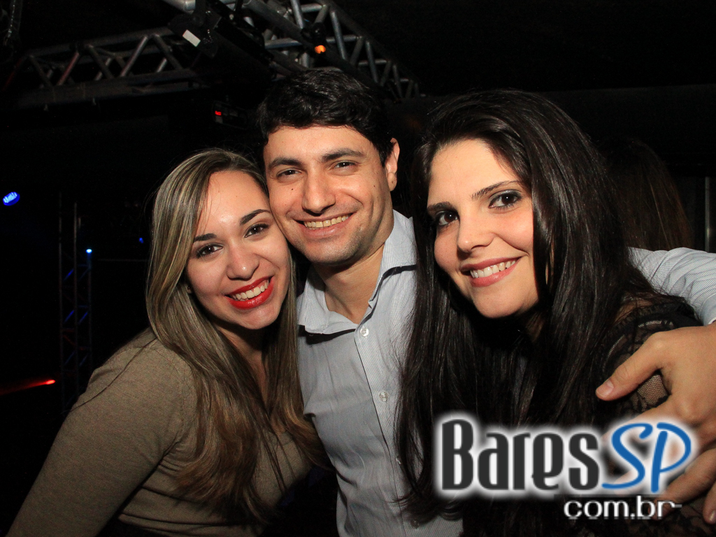 Apresentação da banda Aliados no palco do Na Mata Café Apresentação da banda Aliados no palco do Na Mata Café