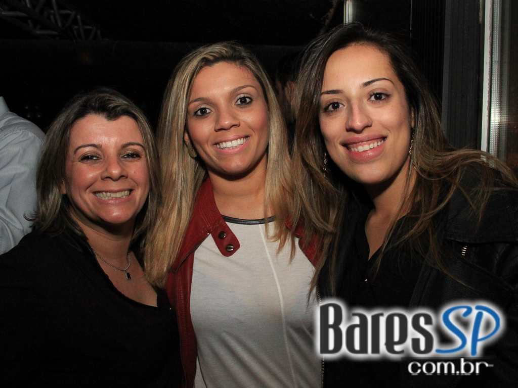 Apresentação da banda Aliados no palco do Na Mata Café Apresentação da banda Aliados no palco do Na Mata Café