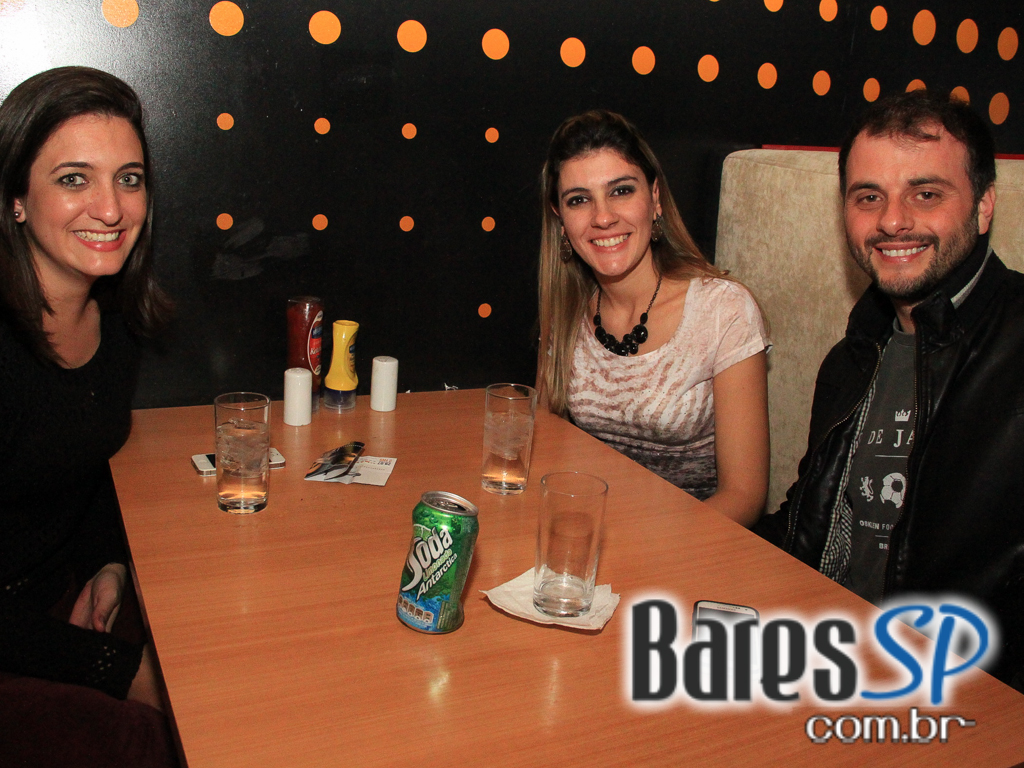 Apresentação da banda Aliados no palco do Na Mata Café Apresentação da banda Aliados no palco do Na Mata Café