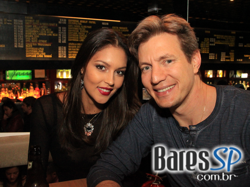 Apresentação da banda Aliados no palco do Na Mata Café Apresentação da banda Aliados no palco do Na Mata Café