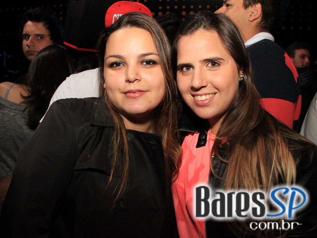 Apresentação da banda Aliados no palco do Na Mata Café Apresentação da banda Aliados no palco do Na Mata Café