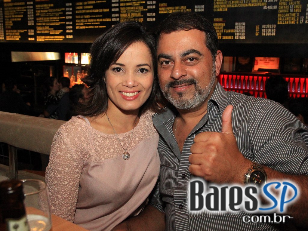 Apresentação da banda Aliados no palco do Na Mata Café Apresentação da banda Aliados no palco do Na Mata Café