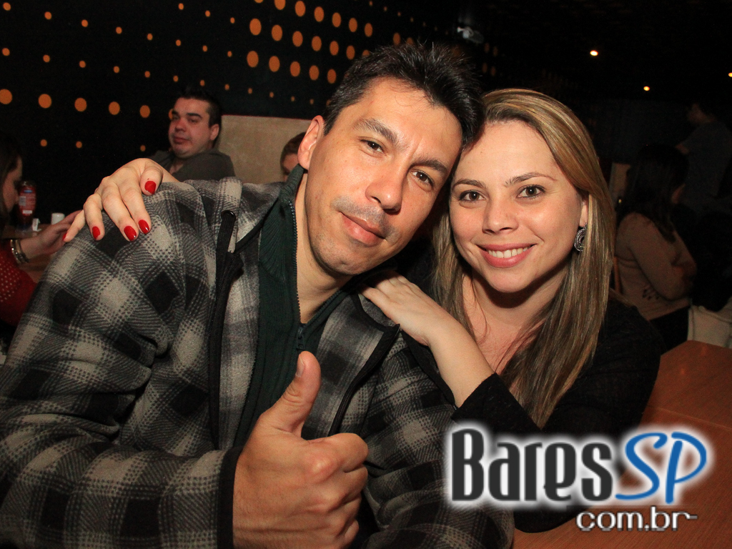 Apresentação da banda Aliados no palco do Na Mata Café Apresentação da banda Aliados no palco do Na Mata Café