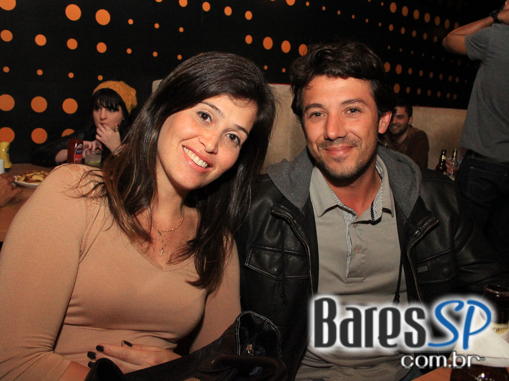 Apresentação da banda Aliados no palco do Na Mata Café Apresentação da banda Aliados no palco do Na Mata Café