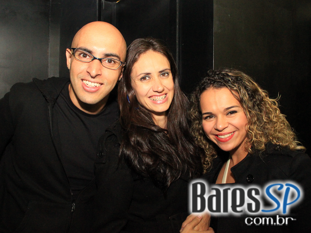 Apresentação da banda Aliados no palco do Na Mata Café Apresentação da banda Aliados no palco do Na Mata Café