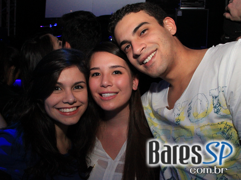 Apresentação da banda Aliados no palco do Na Mata Café Apresentação da banda Aliados no palco do Na Mata Café