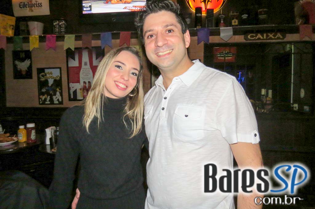 Remake se apresentaram no palco do Rhino Pub no sábado Remake se apresentaram no palco do Rhino Pub no sábado