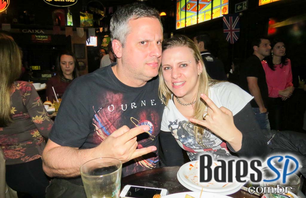 Remake se apresentaram no palco do Rhino Pub no sábado Remake se apresentaram no palco do Rhino Pub no sábado