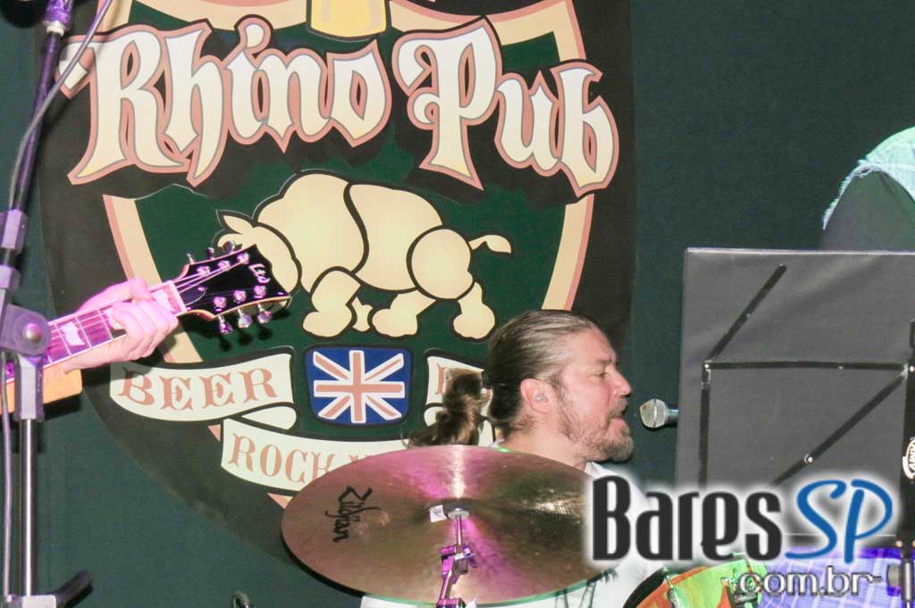 Remake se apresentaram no palco do Rhino Pub no sábado Remake se apresentaram no palco do Rhino Pub no sábado