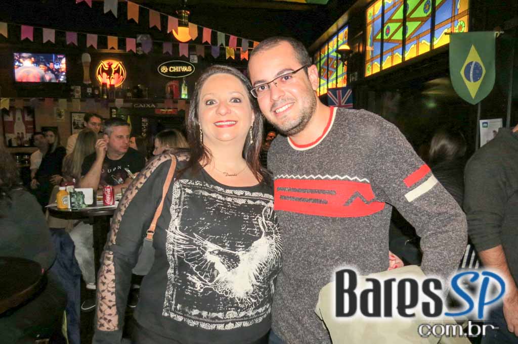 Remake se apresentaram no palco do Rhino Pub no sábado Remake se apresentaram no palco do Rhino Pub no sábado