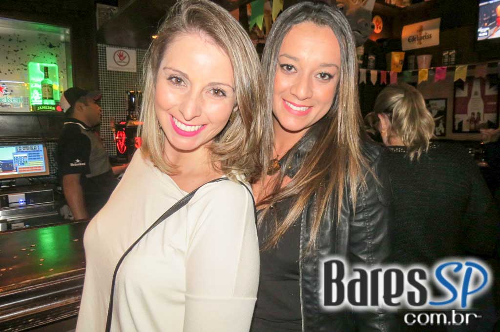 Remake se apresentaram no palco do Rhino Pub no sábado Remake se apresentaram no palco do Rhino Pub no sábado