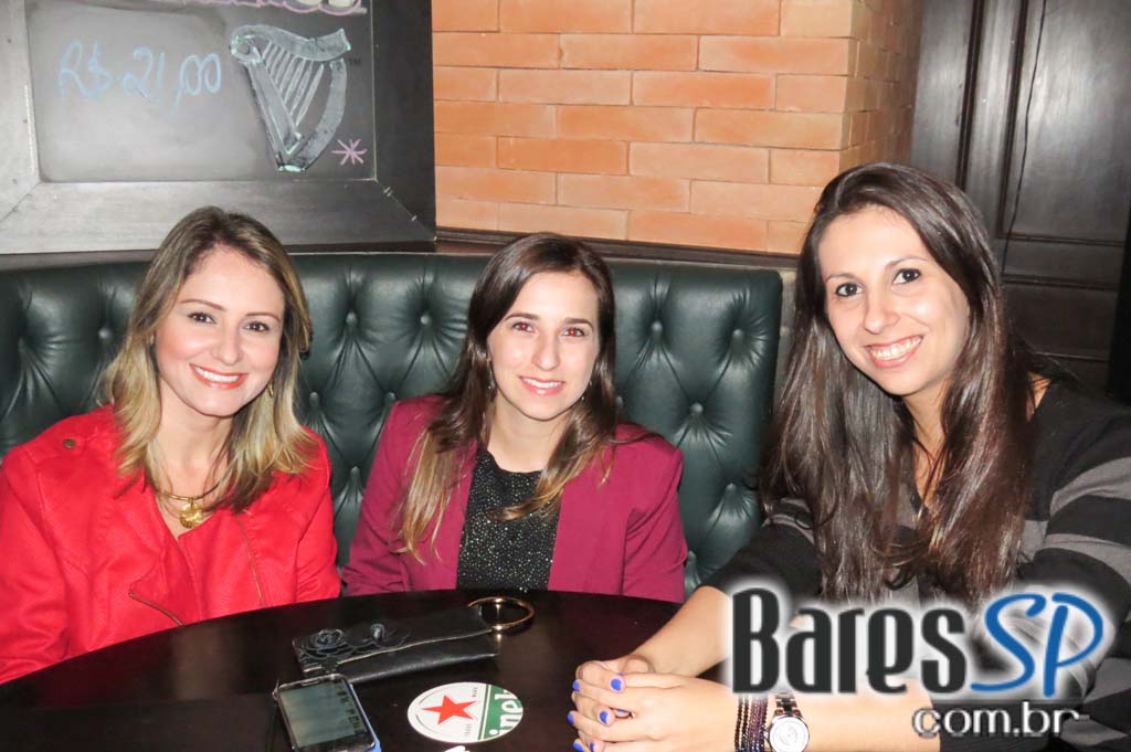 Remake se apresentaram no palco do Rhino Pub no sábado Remake se apresentaram no palco do Rhino Pub no sábado