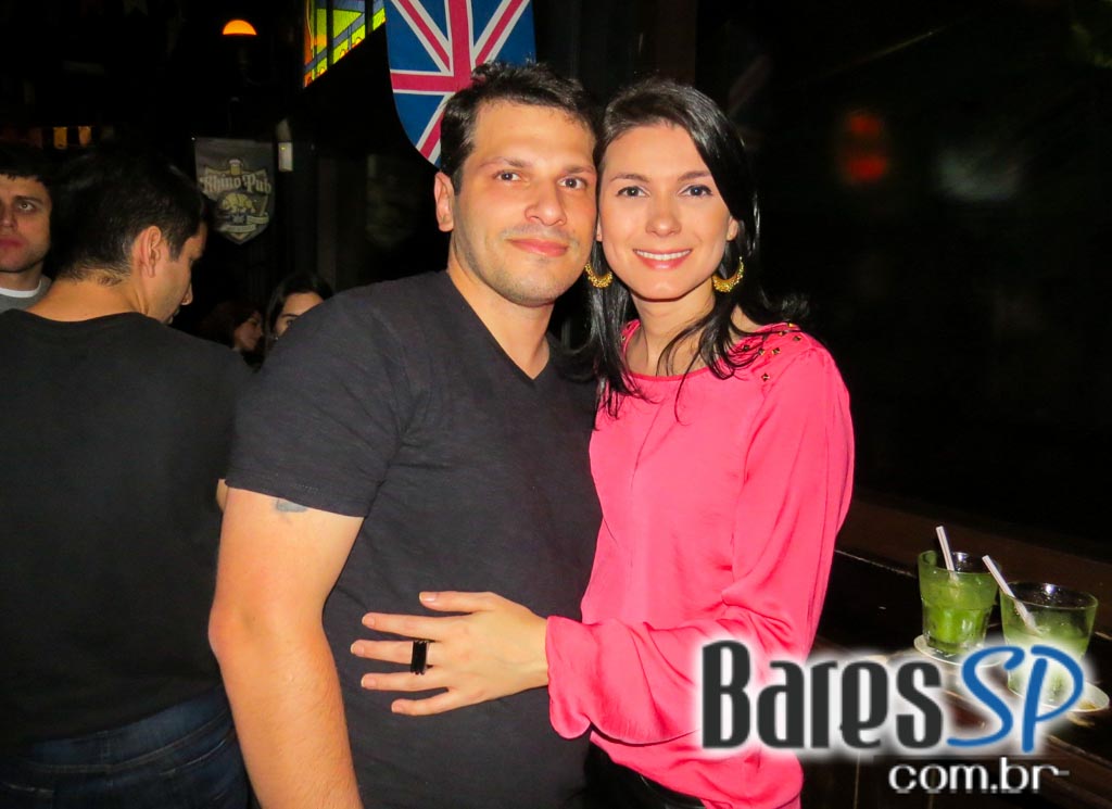 Remake se apresentaram no palco do Rhino Pub no sábado Remake se apresentaram no palco do Rhino Pub no sábado