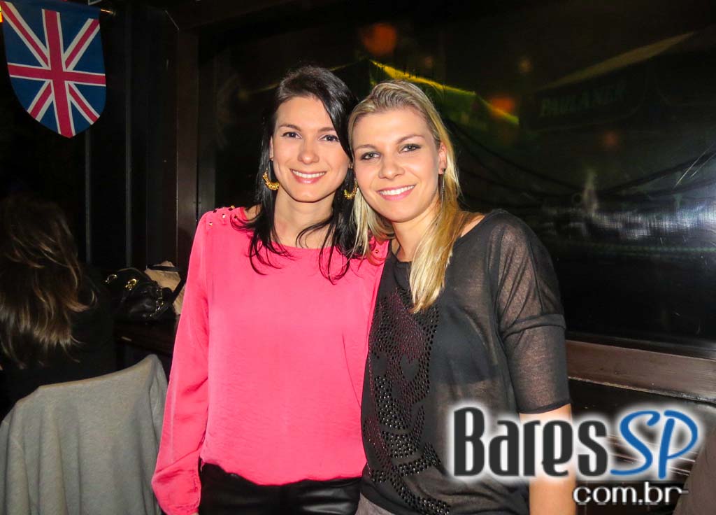 Remake se apresentaram no palco do Rhino Pub no sábado Remake se apresentaram no palco do Rhino Pub no sábado