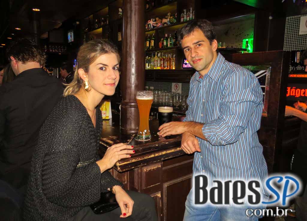 Remake se apresentaram no palco do Rhino Pub no sábado Remake se apresentaram no palco do Rhino Pub no sábado