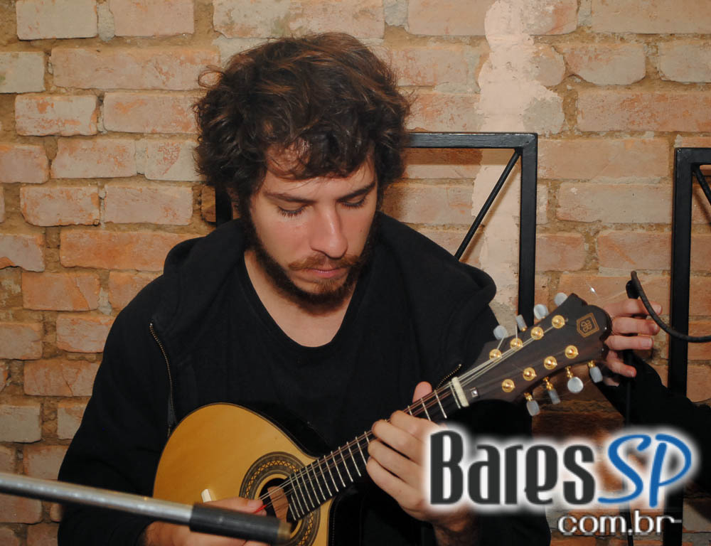 Umbabarauma Bar recebeu no domingo Brasilianos e os Bartolomeus Umbabarauma Bar recebeu no domingo Brasilianos e os Bartolomeus