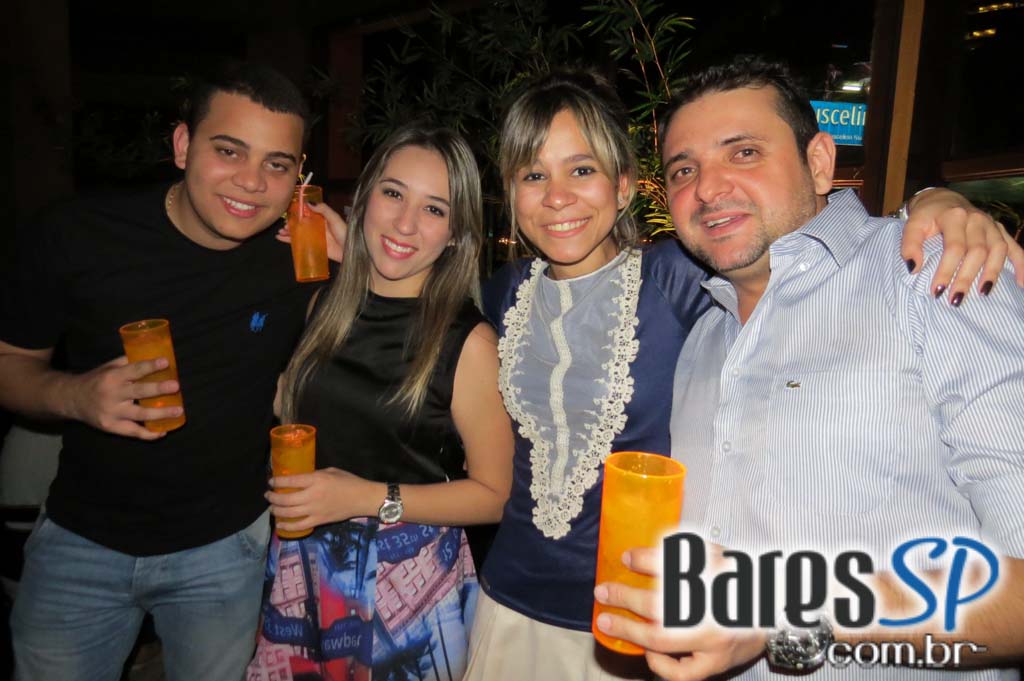 Noite Sertaneja no comando de convidados no Maevva Bar Noite Sertaneja no comando de convidados no Maevva Bar