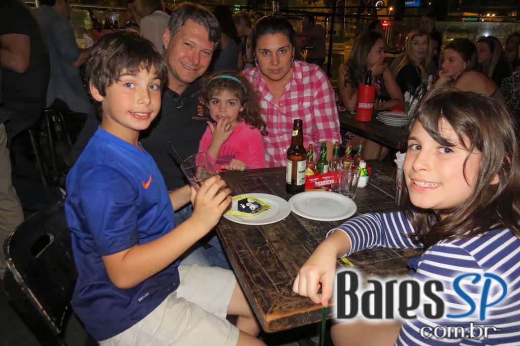 Eu Tu Eles completou 4 anos com programação especial Eu Tu Eles completou 4 anos com programação especial